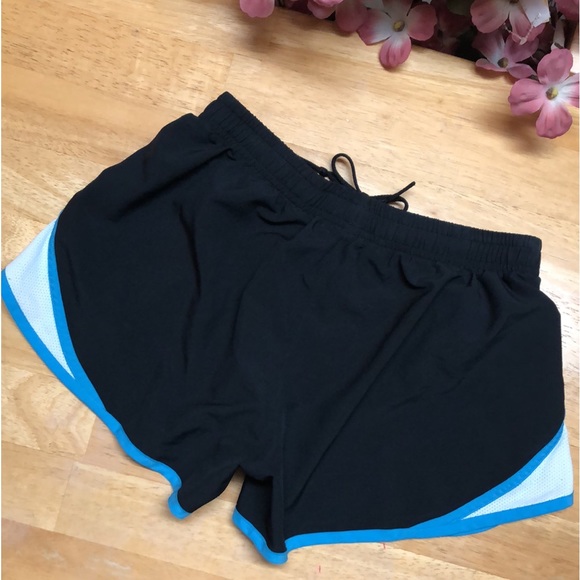 Under armour Ladies Small Black Athletic Shorts - Picture 8 of 8